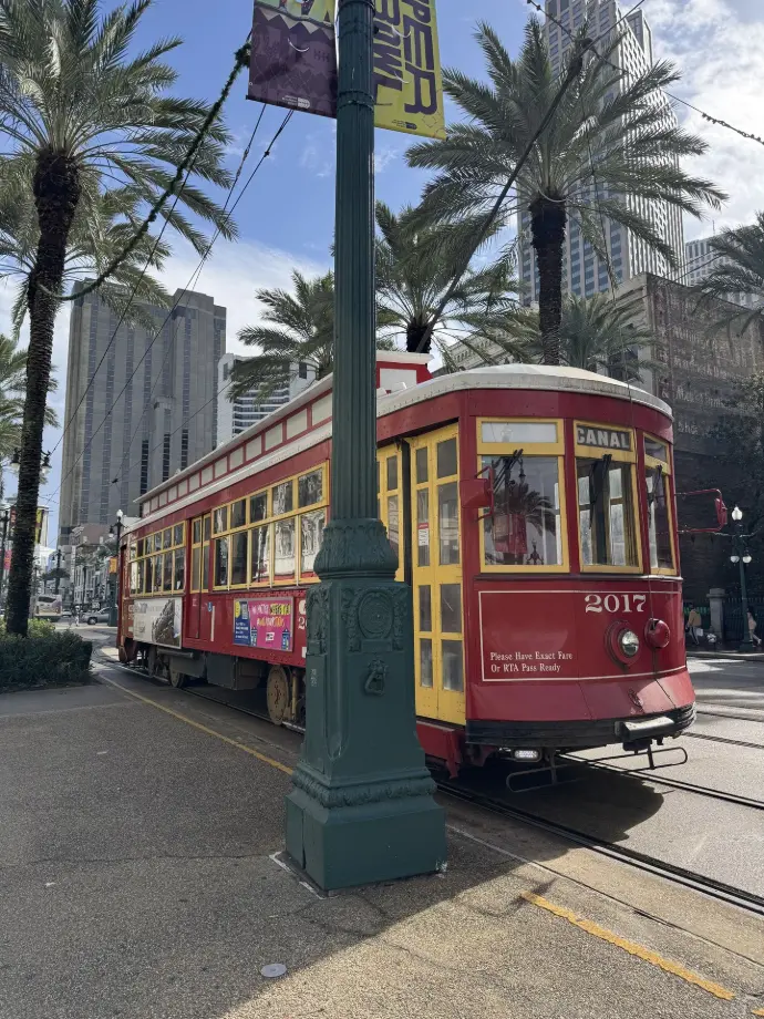 Nola Tram Dowtown