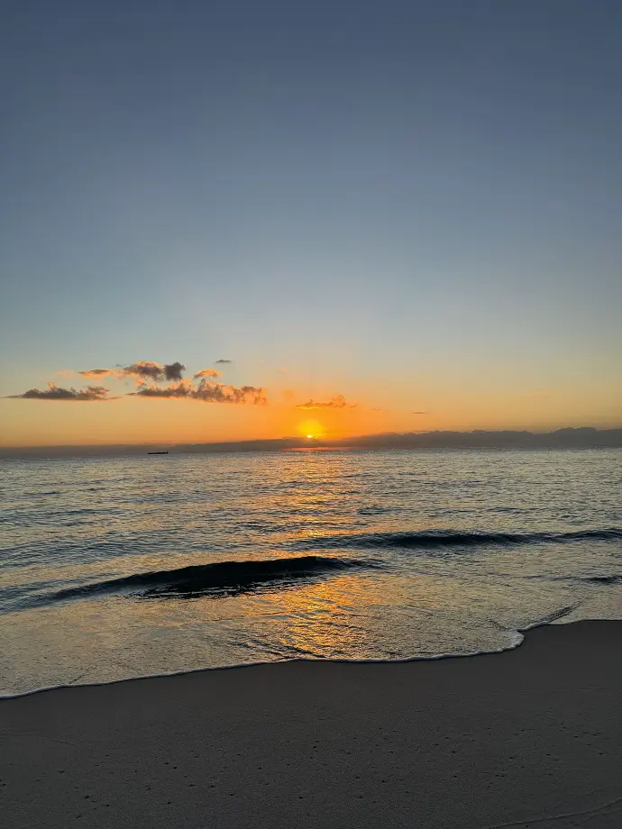 plage soleil chaleur levé soleil matin